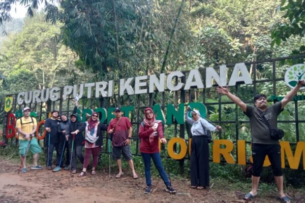 Galeri-JKT-Hiking-Sentu9